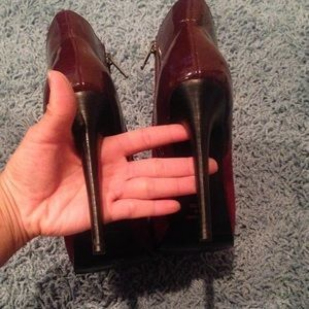 Steve Madden Jacquie Burgundy Suede Bootie 9 - Picture 2 of 4